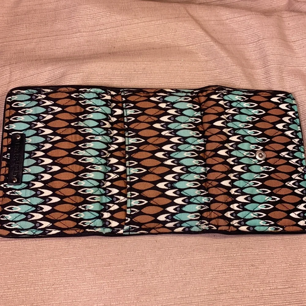 Vera Bradley almost NEW tri-fold wallet - Picture 10 of 16